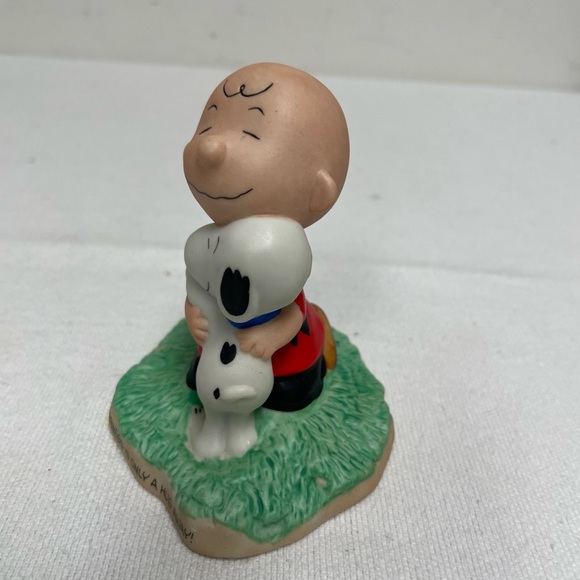 2000 Hallmark Peanuts Gallery Figurine "HAPPINESS IS ONLY A HUG AWAY!" Snoopy - Picture 3 of 8